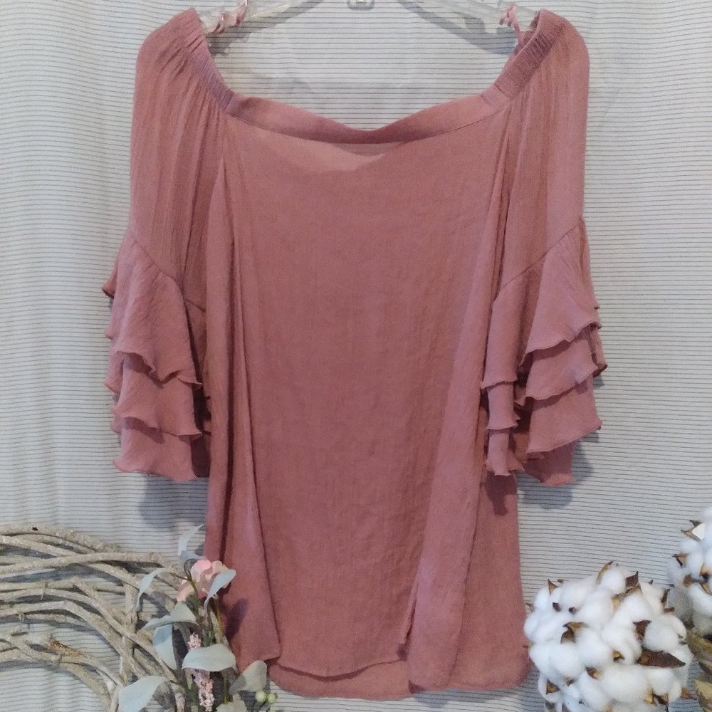 Onetheland, Size Medium, Dusty Rose Top